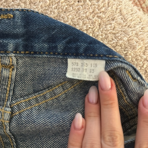 Levi’s Mid Length Jean Shorts - Picture 6 of 6